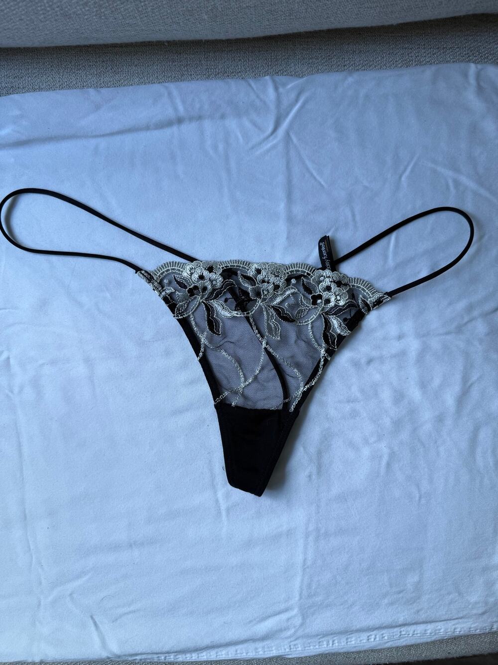 Vintage Daisy Fuentes Black Sheer Lace G-String Thong Panty Floral Mesh Size L